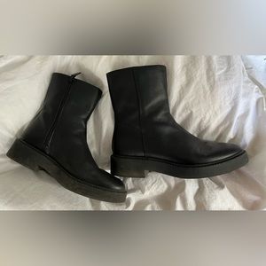 Vince boots black leather 7.5 very gently worn